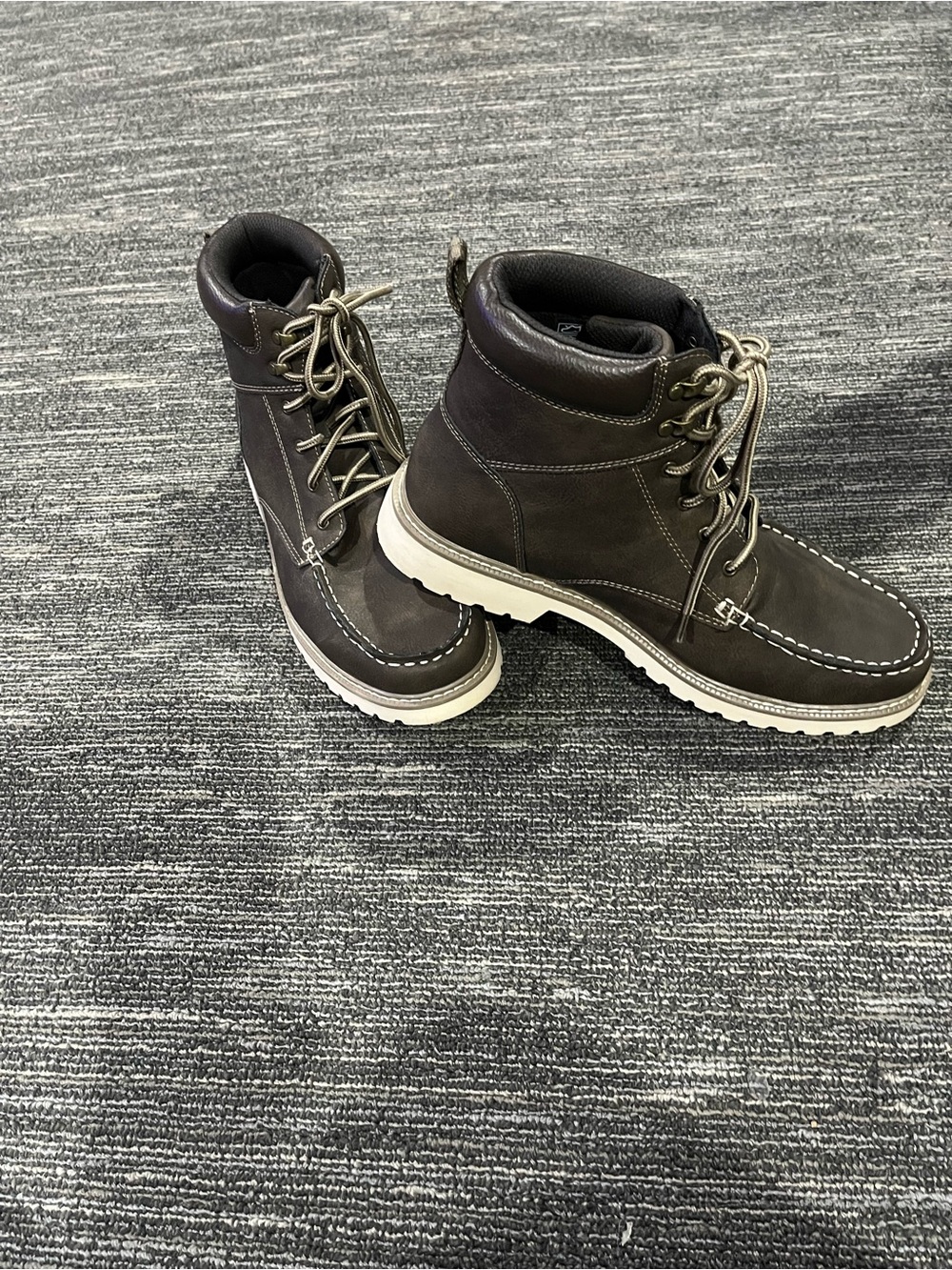 IZOD men’s casual mac-toes boots .